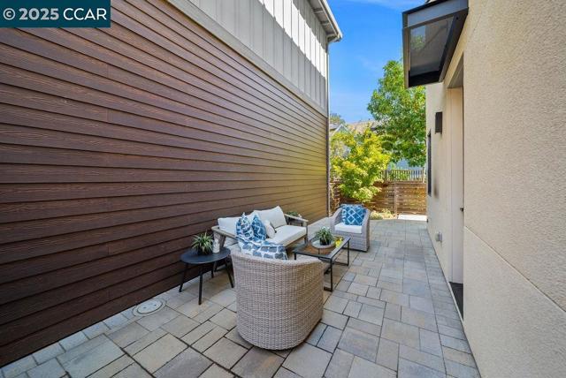 44 Analisa Ln, Walnut Creek CA: https://media.crmls.org/mediaz/43547699-73d8-42bc-9e5e-69da2ddd2c9f.jpg