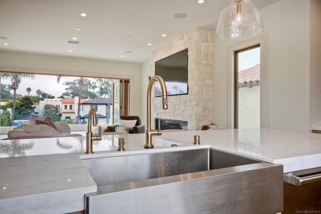 440 Pomona Avenue, Coronado CA: https://media.crmls.org/mediaz/4354a842-276c-4e0b-948a-1d93c459edf0.jpg