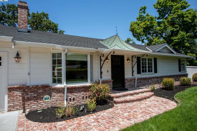 3252 Woodview Dr, Lafayette CA: https://media.crmls.org/mediaz/4354bd77-181c-4524-b2d4-25dc19ed0355.jpg