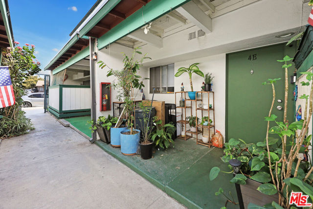 500 S 6th Street, Montebello CA: https://media.crmls.org/mediaz/43569f8a-8a4e-4ac8-8ad6-85c3aaf7c73b.jpg