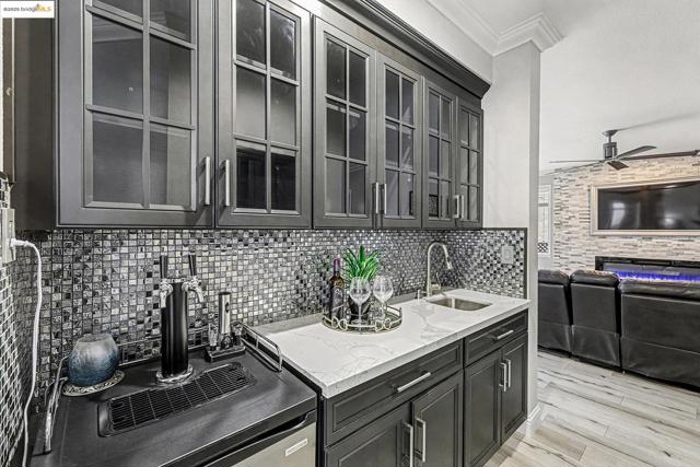 2127 Prestwick Dr, Discovery Bay CA: https://media.crmls.org/mediaz/4356c1b1-94f4-4885-a931-4beb6c68bf57.jpg