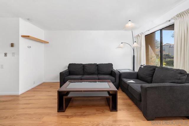 3205 Via Alicante, La Jolla CA: https://media.crmls.org/mediaz/4356ced6-270c-4295-bb5d-dffffc9f936d.jpg