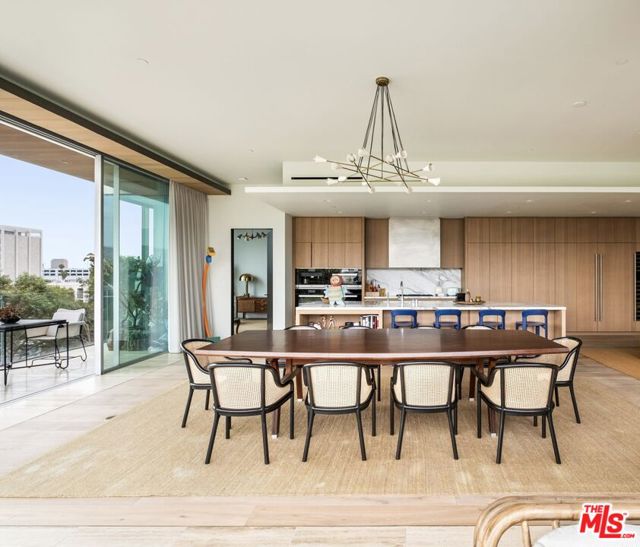 8899 Beverly Boulevard, Los Angeles CA: https://media.crmls.org/mediaz/4356e42a-b1de-4777-b75a-f1ad0a8685a0.jpg