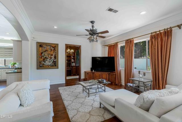 3007 Springbank Court, Bakersfield CA: https://media.crmls.org/mediaz/43570cf3-5ae6-40ef-874c-1beb448fa07b.jpg