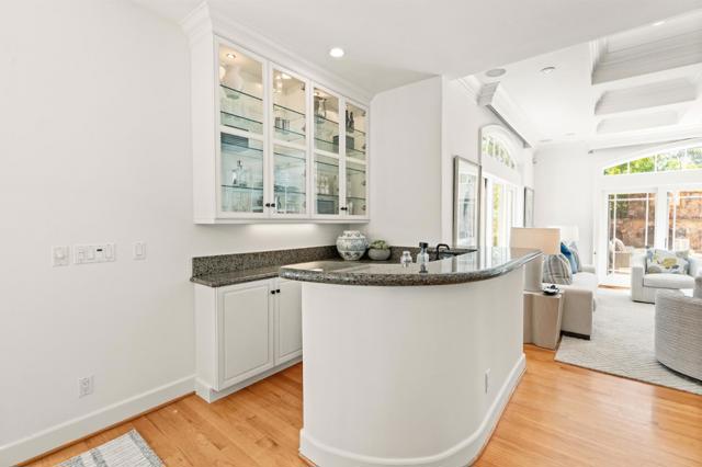 6 Zachary Court, Menlo Park CA: https://media.crmls.org/mediaz/4357694c-eeee-4a5e-a710-20d1b0a986dc.jpg
