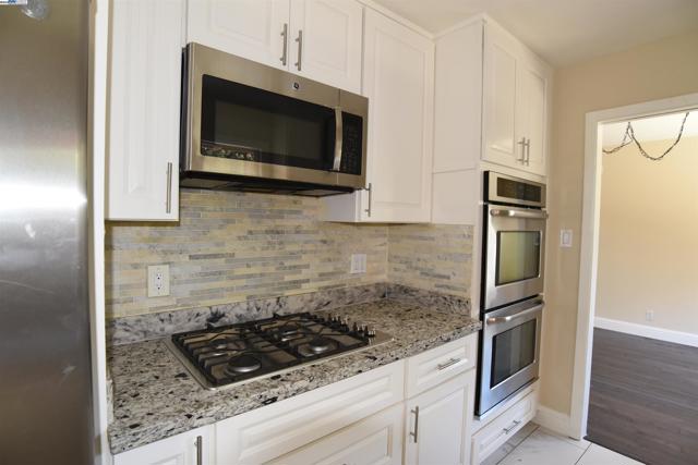 522 Lagunitas Lane, Hayward CA: https://media.crmls.org/mediaz/43579c04-4432-4c23-991c-e66da21cf439.jpg