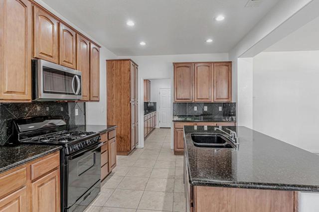 1619 Tumbleweed Way, Los Banos CA: https://media.crmls.org/mediaz/4357b0a4-529c-4ad3-a67c-c211979bb3d6.jpg