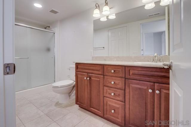 6938 Feldspar Place, Carlsbad CA: https://media.crmls.org/mediaz/4357b477-e6d6-4048-9cdc-0b38fbb2ec1c.jpg