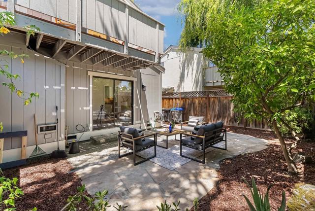163 Gladys Ave, Mountain View CA: https://media.crmls.org/mediaz/4358680f-d2fa-4b35-bc10-9dd881da9cbb.jpg