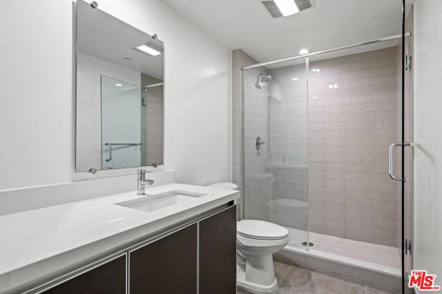 429 N Hayworth Avenue, Los Angeles CA: https://media.crmls.org/mediaz/4358f572-17c4-472c-aede-3d0467d4a251.jpg