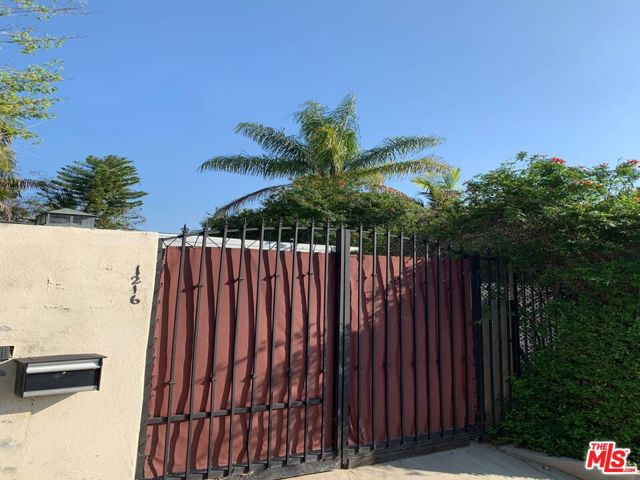 1215 Hilldale Ave, Los Angeles CA: https://media.crmls.org/mediaz/43595c66-efe4-4e27-80bc-63184e3b802d.jpg