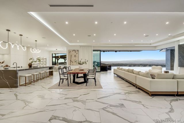 18386 Avenida Apice, Rancho Santa Fe CA: https://media.crmls.org/mediaz/435a3a62-cd25-4bfb-83fb-26b94dee1346.jpg