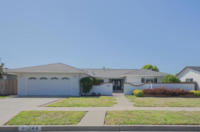 1244 La Mirada Drive, Salinas CA: https://media.crmls.org/mediaz/435a4dce-27c8-443b-9d1e-0f4ed453080c.jpg
