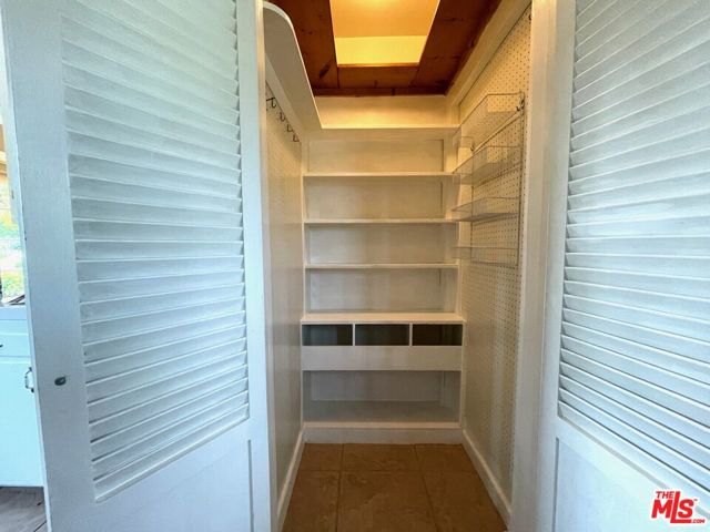 3230 Kelton Avenue, Los Angeles CA: https://media.crmls.org/mediaz/435a93d8-45c0-4246-94a8-5844cde705cb.jpg