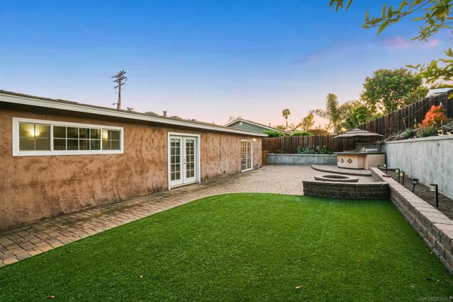 4086 Lonnie St, Oceanside CA: https://media.crmls.org/mediaz/435b5583-b939-4f6f-8ca4-4bfc460cf3e3.jpg