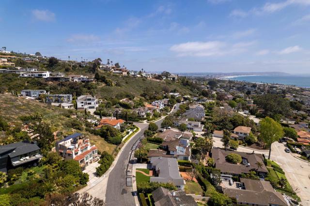 6018 Folsom Drive, La Jolla CA: https://media.crmls.org/mediaz/435c8a8e-c011-4148-b66a-94c85795522e.jpg