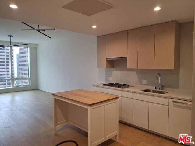 877 Francisco Street, Los Angeles CA: https://media.crmls.org/mediaz/435cf03f-ab61-42b9-88c0-20335b9d2974.jpg