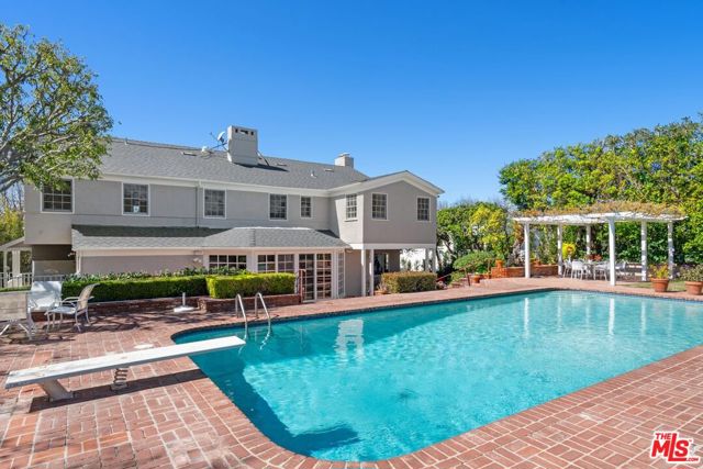 444 Loring Avenue, Los Angeles CA: https://media.crmls.org/mediaz/435d3ee2-6491-4a48-843b-507c025df9a1.jpg