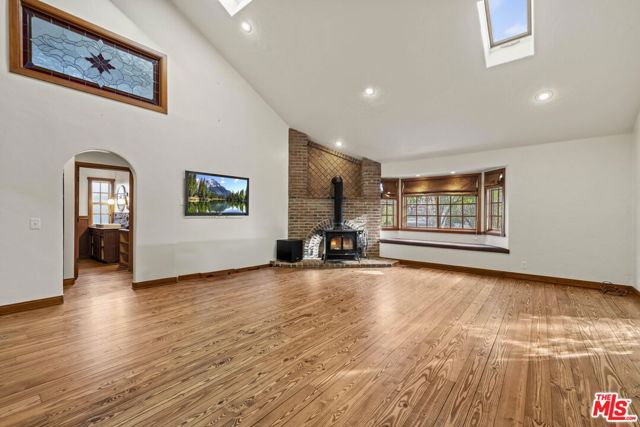 22651 Calvert Street, Woodland Hills CA: https://media.crmls.org/mediaz/435d7a7a-d57c-460d-862c-4300221962e3.jpg