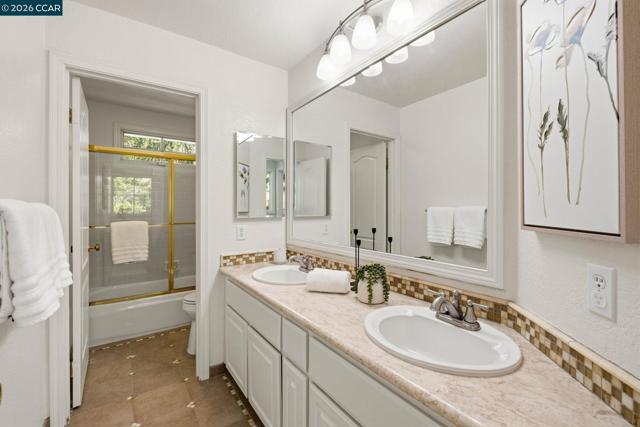 Image 40 of 54 For 121 Rassani Dr