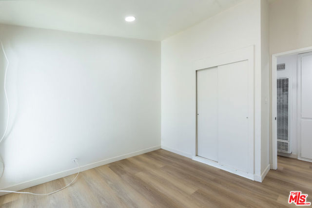 424 Markton Street, Los Angeles CA: https://media.crmls.org/mediaz/435e047e-e5a5-468c-a824-24a378afbfd2.jpg