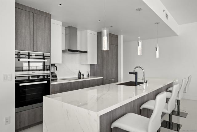 550 Front Street, San Diego CA: https://media.crmls.org/mediaz/435e0c36-a6e5-4271-a06a-fbffbd0c9bbb.jpg