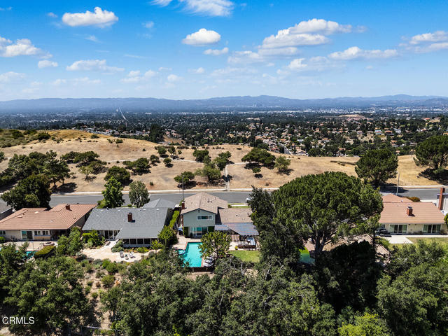 18845 Braemore Road, Porter Ranch CA: https://media.crmls.org/mediaz/435e2169-bed0-4ba3-a8db-fa212b3a6a13.jpg