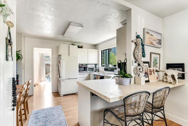 522 Oak Drive, Capitola CA: https://media.crmls.org/mediaz/435e3f6f-4f69-49a0-905b-8134ea50c68a.jpg