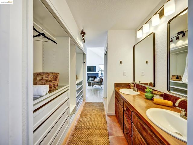 336 Washington Ave, Richmond CA: https://media.crmls.org/mediaz/435e7832-ed4c-48b8-9eec-833539fdf08a.jpg