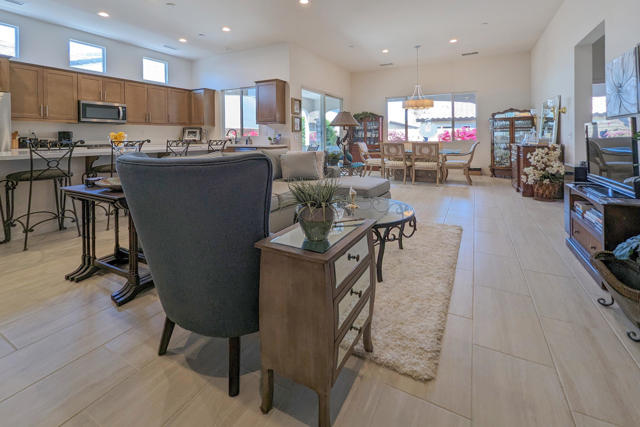 Image 5 of 21 For 78882 Adesso Way