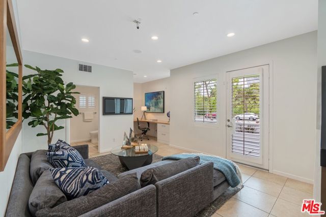 12923 Bluff Creek Drive, Los Angeles CA: https://media.crmls.org/mediaz/435ea1f9-448a-4ff8-a814-3d2f01dd82f7.jpg