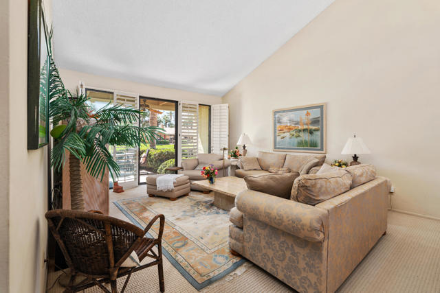 265 Calle Del Verano, Palm Desert CA: https://media.crmls.org/mediaz/435eba10-52a3-4700-a01f-979527989f83.jpg
