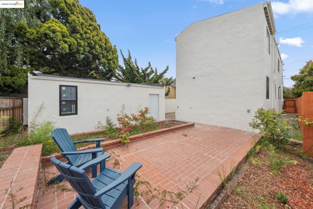 1207 Cedar St, Berkeley CA: https://media.crmls.org/mediaz/435ed602-1de5-4ff2-9947-11761cb2669b.jpg