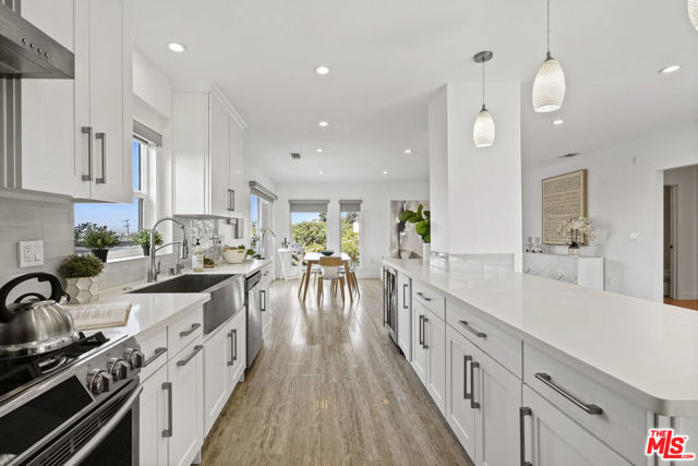 5549 Onacrest Drive, Los Angeles CA: https://media.crmls.org/mediaz/435f143c-38fd-4646-b9ca-7624a6c44525.jpg