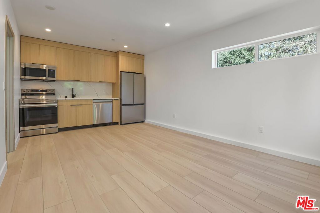 11010 Hortense Street #1/4