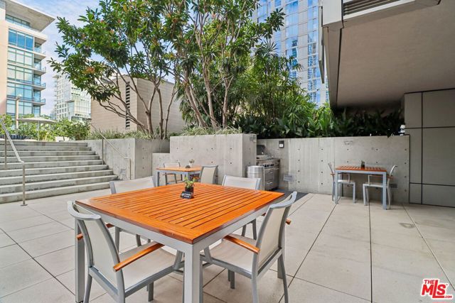 1155 S Grand Avenue, Los Angeles CA: https://media.crmls.org/mediaz/435f3003-7282-4ad0-bb0e-fa5b0e269060.jpg