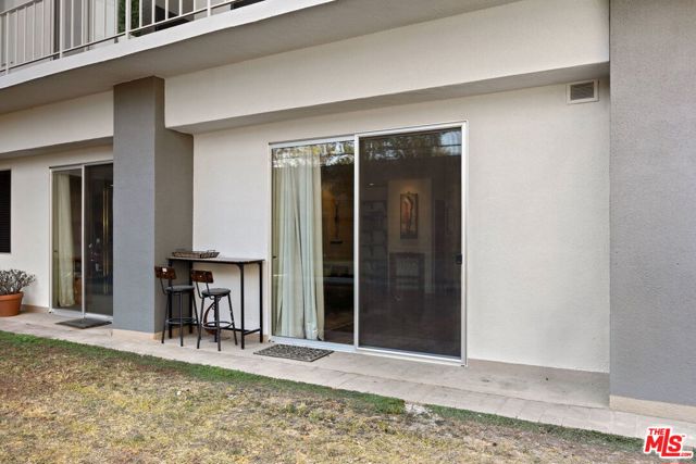 100 S Doheny Drive, Los Angeles CA: https://media.crmls.org/mediaz/435fe19b-4de0-44b1-aeff-87ac061f62f3.jpg