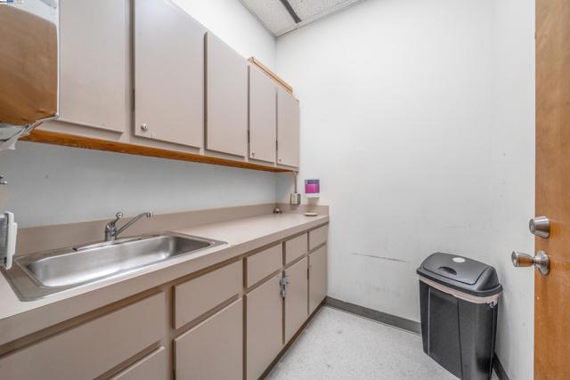 212 9Th St #208, Oakland, California 94607, ,Commercial Sale,For Sale,9Th St #208,41072197