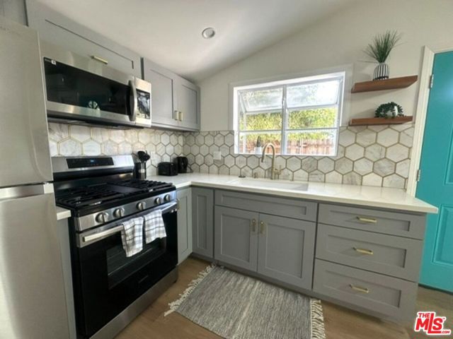 20338 Coulson Street, Woodland Hills CA: https://media.crmls.org/mediaz/4360a7f6-e1c2-4dff-8cb7-250a7ebb8b23.jpg