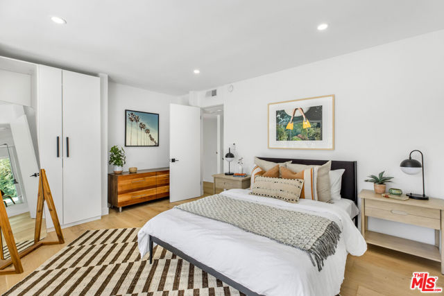 366 N Kenter Avenue, Los Angeles CA: https://media.crmls.org/mediaz/4360dfc4-78e3-4f4a-905e-9689d794e1f6.jpg