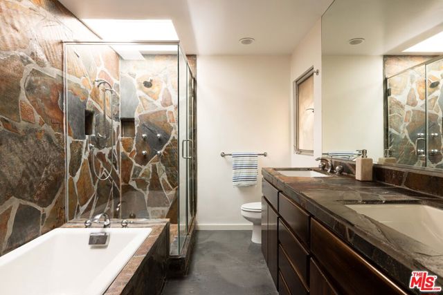 3307 Bonnie Hill Drive, Los Angeles CA: https://media.crmls.org/mediaz/43617070-92bc-4eb6-830b-0fdd134cf2d8.jpg