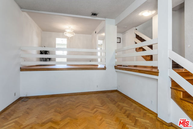 14311 Hartsook Street, Sherman Oaks CA: https://media.crmls.org/mediaz/4361e71c-f6c6-4968-980b-da9f49af30ae.jpg