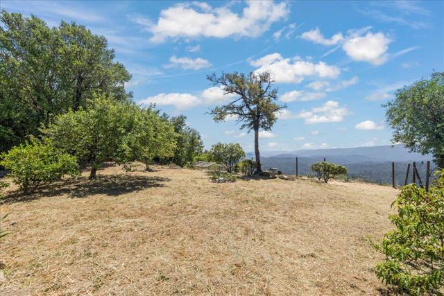 18584 Favre Ridge Road, Los Gatos CA: https://media.crmls.org/mediaz/43622c1a-2d4d-4346-8e0b-81a52bd2a717.jpg
