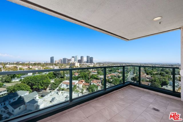10490 Wilshire Boulevard, Los Angeles CA: https://media.crmls.org/mediaz/43628013-8b51-4e7b-9c6e-b02cbfca4e7a.jpg