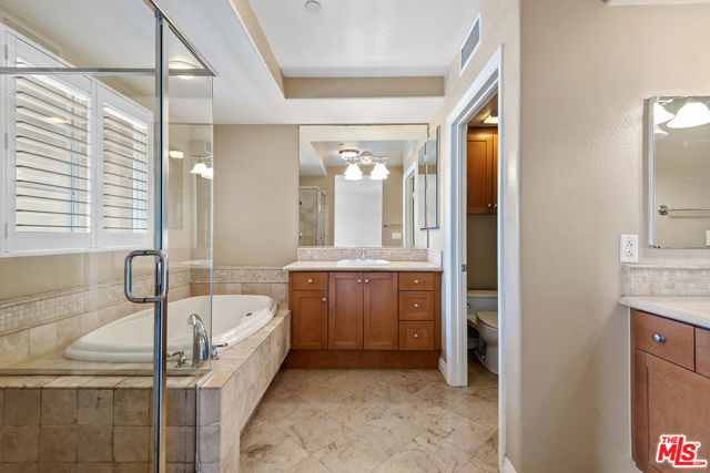 5831 Seawalk Drive, Playa Vista CA: https://media.crmls.org/mediaz/43639fe8-a4dd-414a-a1f6-343c91d56bce.jpg