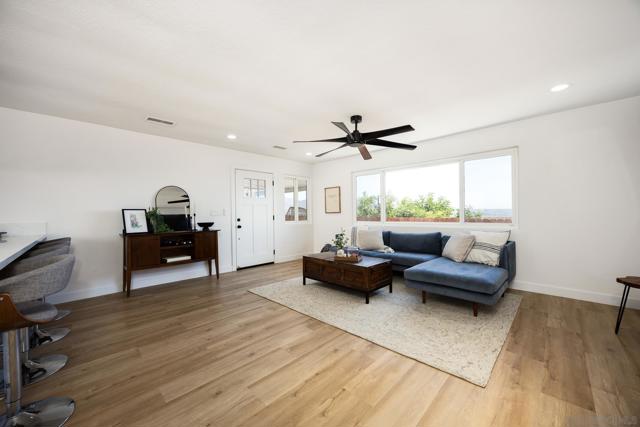 1210 Maria Ave, Spring Valley CA: https://media.crmls.org/mediaz/4363aa94-73ed-48f7-bafe-0b2ea443cded.jpg