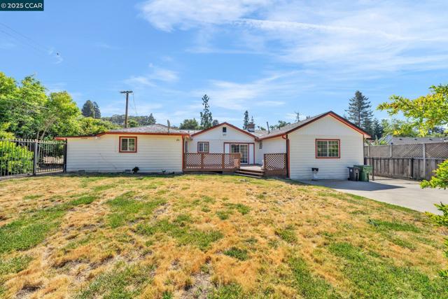 18127 Madison Ave, Castro Valley CA: https://media.crmls.org/mediaz/4363c71a-9ff4-4bdf-9152-dc194f8cd3b0.jpg