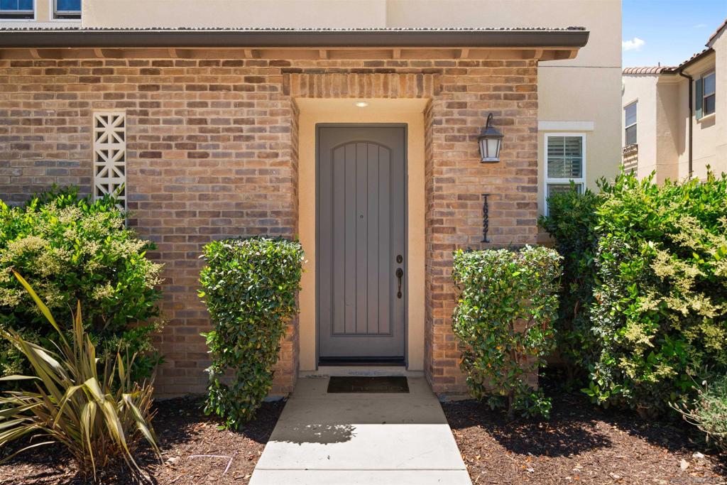 MLS #250027413SD img 3