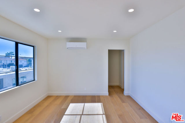 22227 PACIFIC COAST Highway, Malibu CA: https://media.crmls.org/mediaz/43640115-935b-4e43-9a4d-1e824269d7c6.jpg