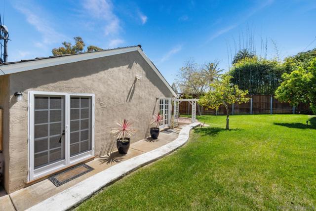 3733 La Cresta Dr, San Diego CA: https://media.crmls.org/mediaz/43646d09-f973-4b60-ace3-336241fde8ce.jpg
